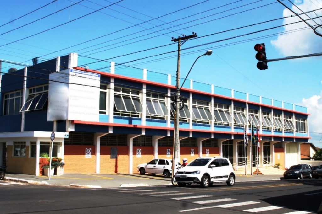 Marília contrata sistema para controlar praga de pombos em centro administrativo Marília contrata sistema para controlar praga de pombos em centro administrativo