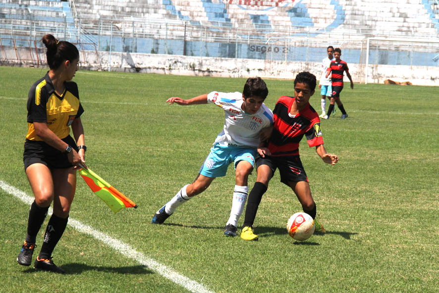 Sub 13 do MAC vira e faz 4x1 no Oeste