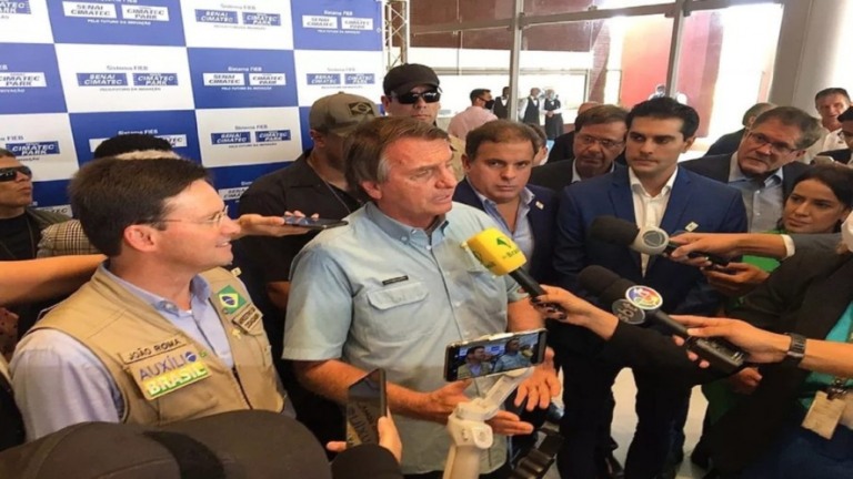 Bolsonaro cobra queda no preço dos combustíveis: "Todos esperam isso"
