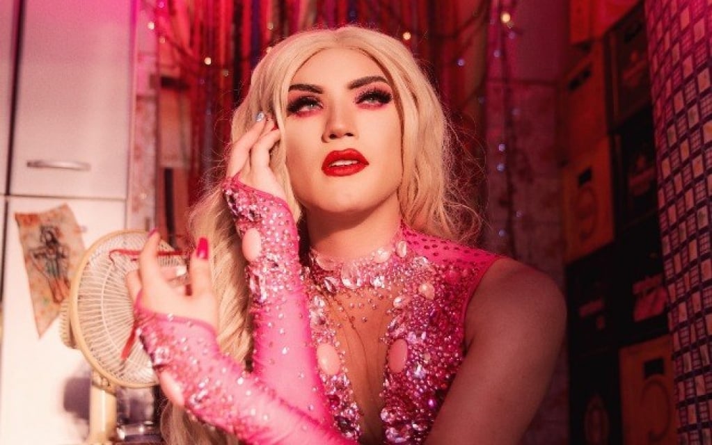 "Drag queens puxando blocos de Carnaval é revolucionário", diz Aretuza Lovi