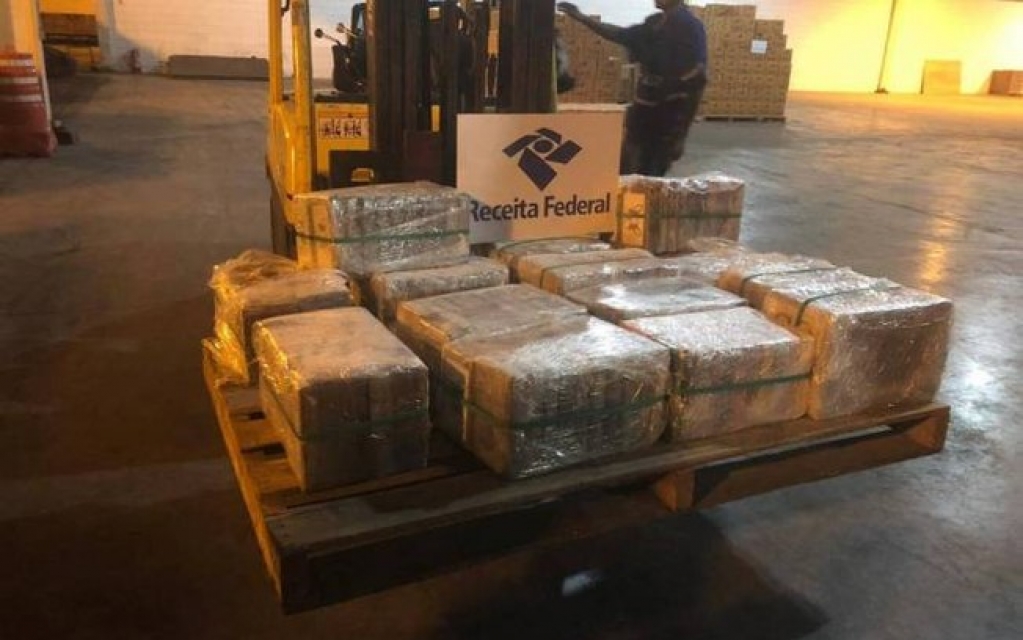 Receita Federal apreende 327 quilos de pasta base de cocaína no Porto do Rio