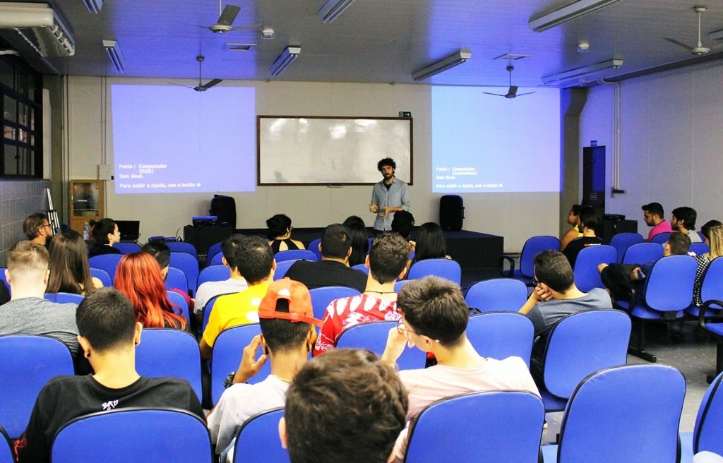 Ponto MIS leva oficinas e palestras para alunos da Unimar