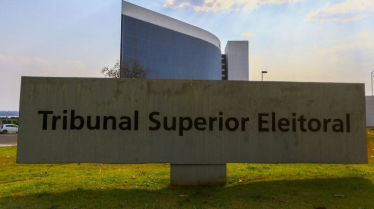 Quase 50% dos candidatos não registraram seus sites e perfis no TSE