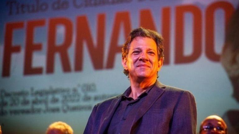 Haddad anuncia que Auxílio Brasil será de R$ 800 em SP se eleito