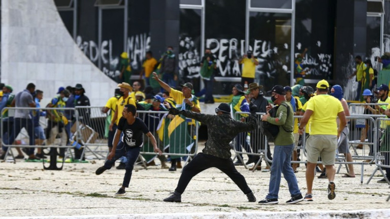 PGR denuncia mais 139 golpistas detidos na Praça dos Três Poderes