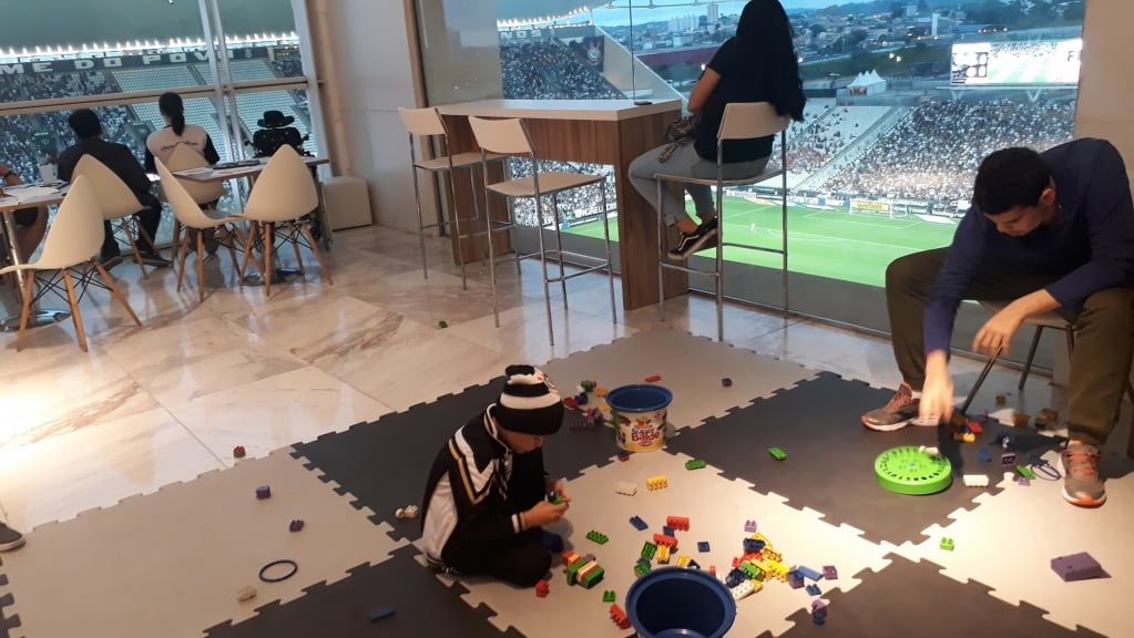 Arena Corinthians ajuda família com criança autista e agradecimento viraliza