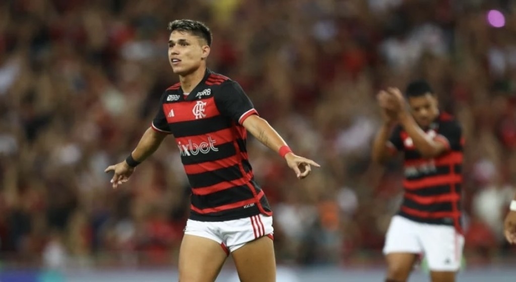 Flamengo goleia e garante vaga para semifinal da Taça Guanabara