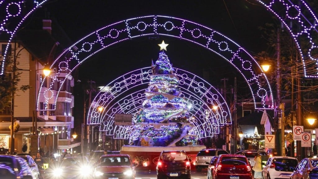 CLEITON THIELE Ruas decorada no Natal Luz de Gramado