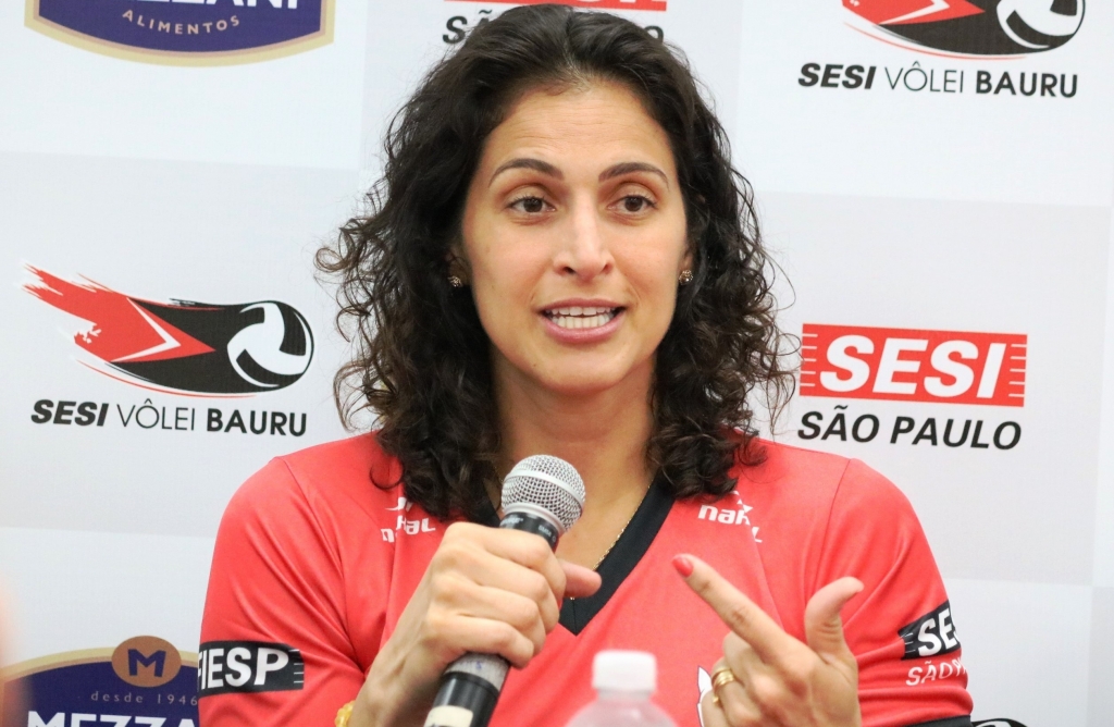 Vôlei Bauru apresenta campeã olímpica Dani Lins como reforço