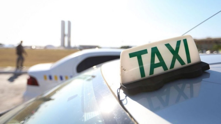 Governo deve ampliar benefício para taxistas e caminhoneiros