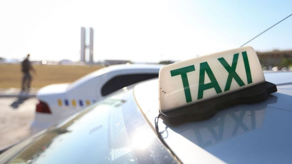 Governo deve ampliar benefício para taxistas e caminhoneiros Governo deve ampliar benefício para taxistas e caminhoneiros