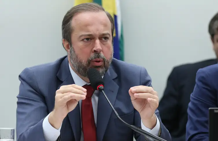 Brasília (DF) 29/08/2023 Ministro de Minas e Energia, Alexandre Silveira, e o diretor-geral do Operador Nacional do Sistema Elétrico (ONS), Luiz Carlos Ciocchi, participam de audiência conjunta  das comissões de Fiscalização Financeira.  Foto: Lula Marques/Agência Brasil