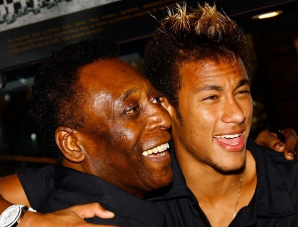 Pelé elogiou Neymar em publicação em suas redes sociais