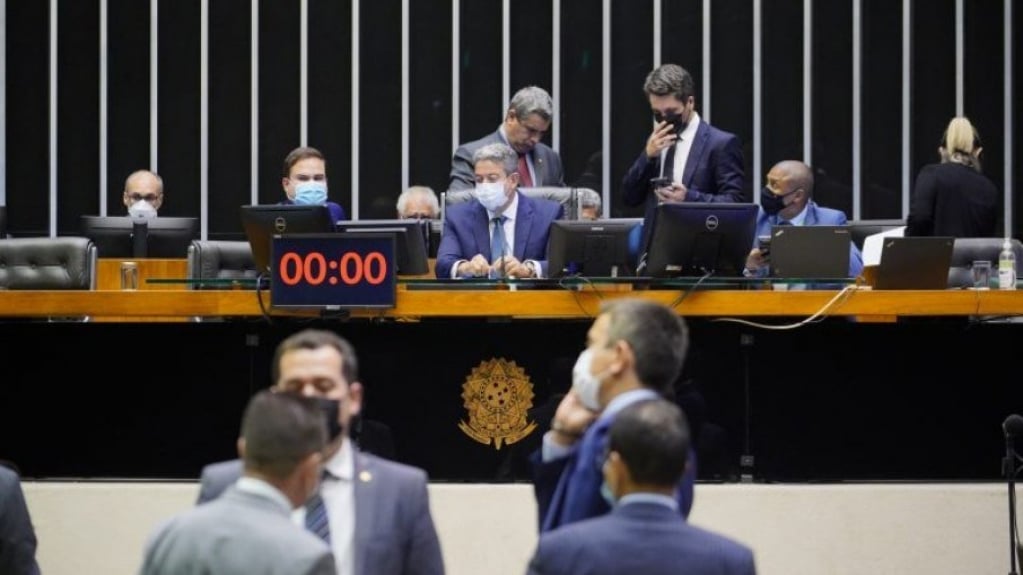 PEC dos Precatórios expõe falta de coesão na terceira via e abre crise no PDT PEC dos Precatórios expõe falta de coesão na terceira via e abre crise no PDT