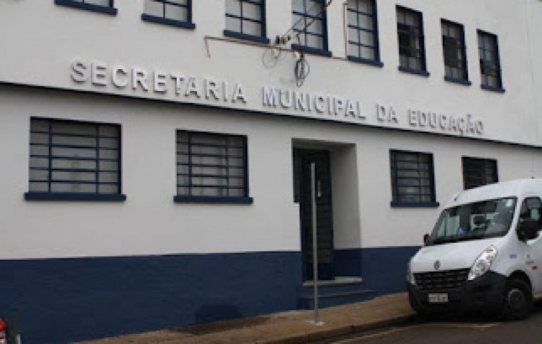 Educação muda formatura de Emeis e corta gastos com festa; veja calendário