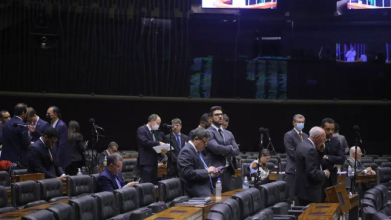 Câmara aprova MP que amplia margem do crédito consignado para 45%