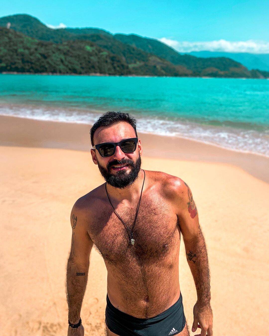 "Se o turista der sorte de pegar a ilha vazia, vai se sentir como se fosse o último sobrevivente da Terra", diz Felipe. Foto: Instagram/@goabilio