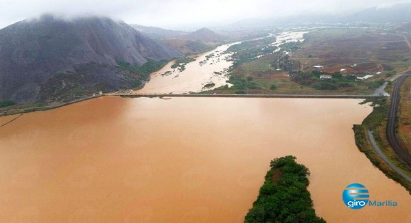 Justiça dá prazo de cinco dias para Samarco conter vazamento