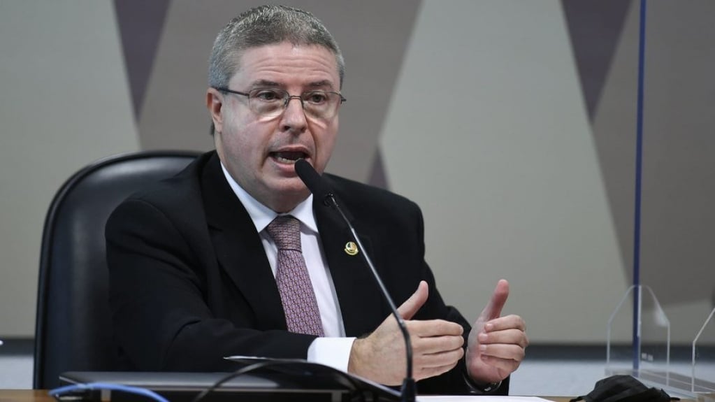 Senado aprova nome de Anastasia para o cargo de ministro do TCU