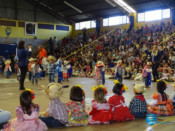 Colégio Bezerra promove festa junina, confira as fotos