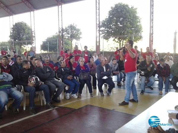 Trabalhadores do Núcleo Agrário de Guaimbê, que participam do encontro