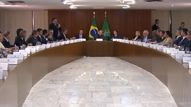 Os 27 governadores vão até Brasília e debatem atos golpistas com Lula