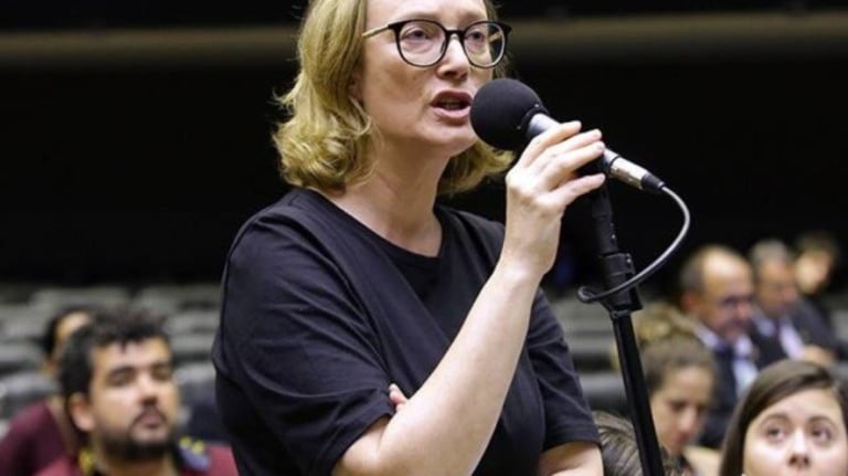 Maria do Rosário aciona MPF para investigar prevaricação de Bolsonaro