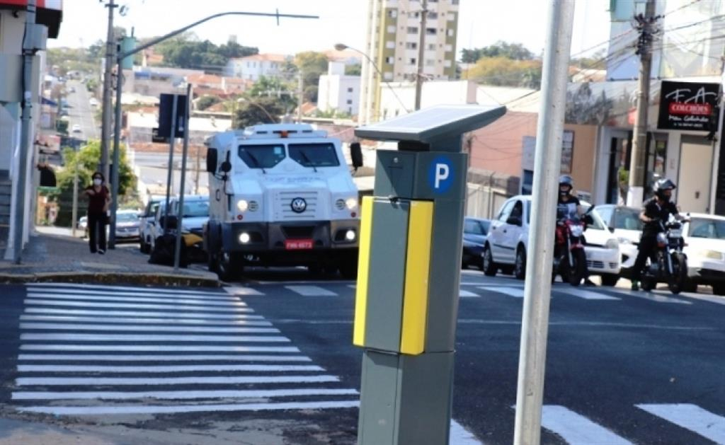 Prefeitura abre novo processo contra zona azul; aponta cobrança irregular