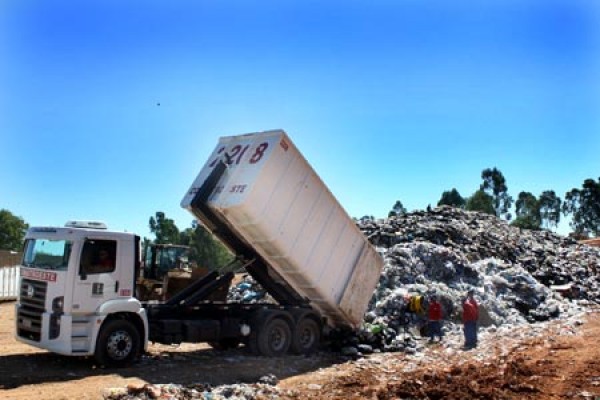 Ação milionária cobra gastos ilegais com lixo em Marília