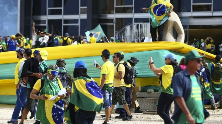 PGR denuncia mais 54 golpistas por ataques em Brasília