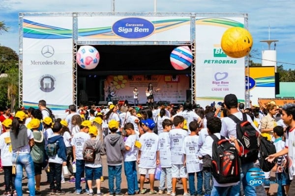 Caravana Siga Bem traz shows, saúde e palestras para caminhoneiros da região