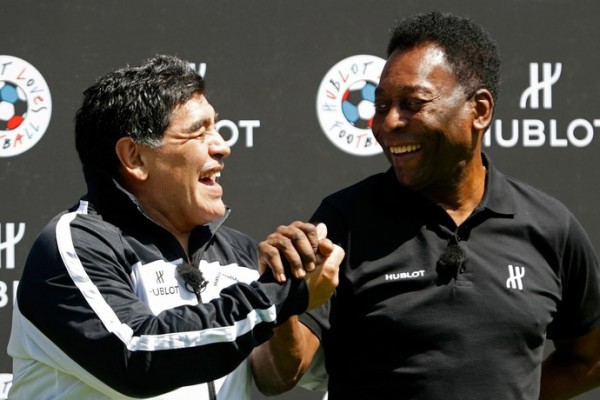 Fim da briga? Evento promove abraço de Pelé e Maradona