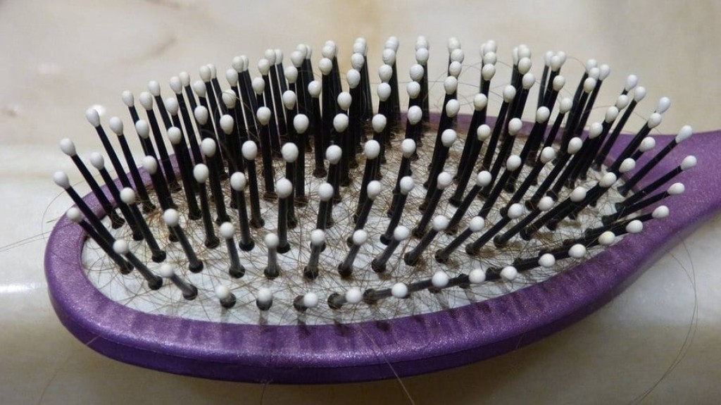Anvisa divulga novas restrições a produtos de cabelo que causam riscos