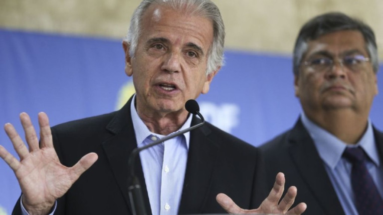 "Fratura de confiança", diz José Múcio sobre demissão de comandante