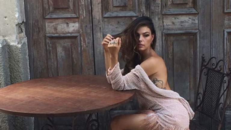 Isis Valverde é duramente criticada após fazer cliques sensuais: ‘Desnecessárias’