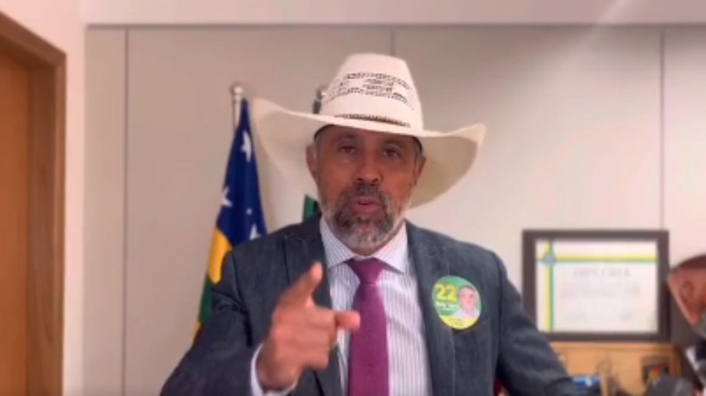 Deputado diz que vai 'empunhar arma' em guerra civil caso Lula vença