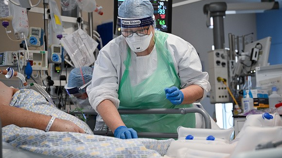 Profissional de saúde trabalhando em hospital