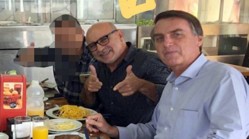 Queiroz volta a elogiar Bolsonaro após postar mensagens críticas em rede social