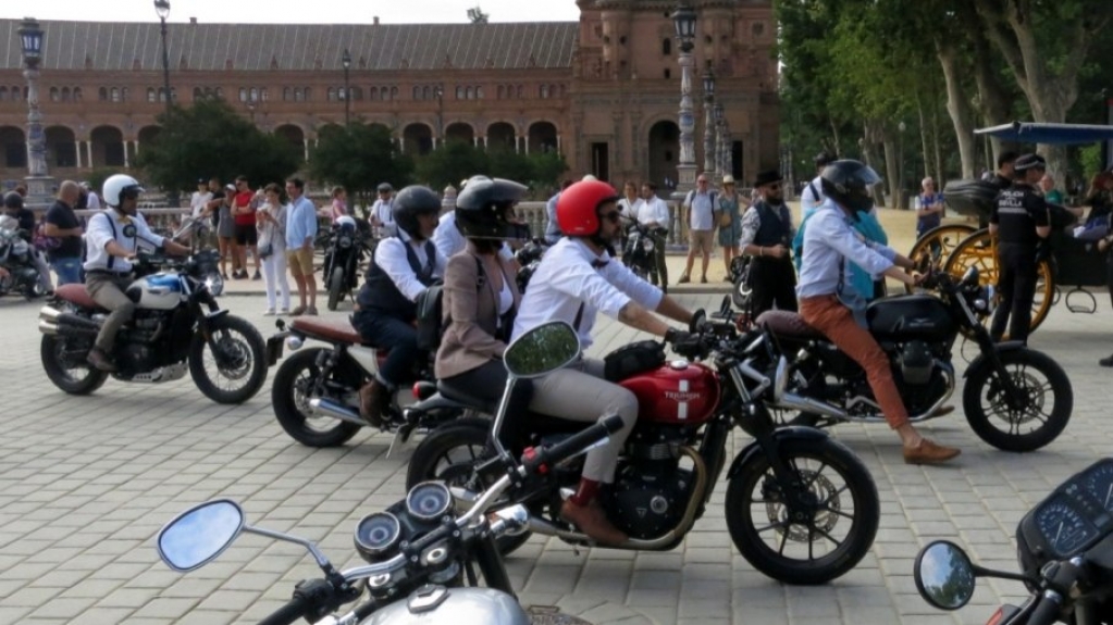 Um passeio pela Espanha com fãs do mundo das motocicletas