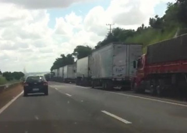 VOCÊ NO GIRO: Protesto e fila de caminhões em Palmital