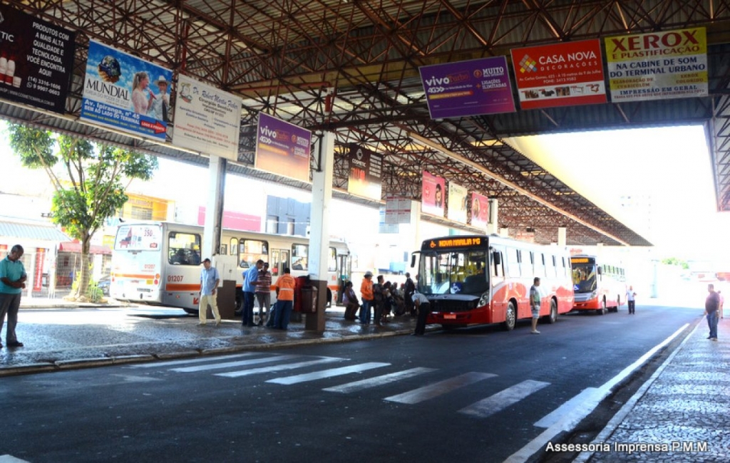 Ônibus farão linhas especiais para cemitério e Enem em Marília