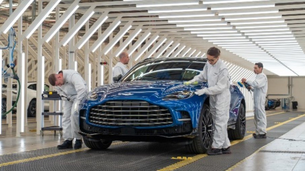 Aston Martin fabrica primeira unidade do SUV mais potente do mundo