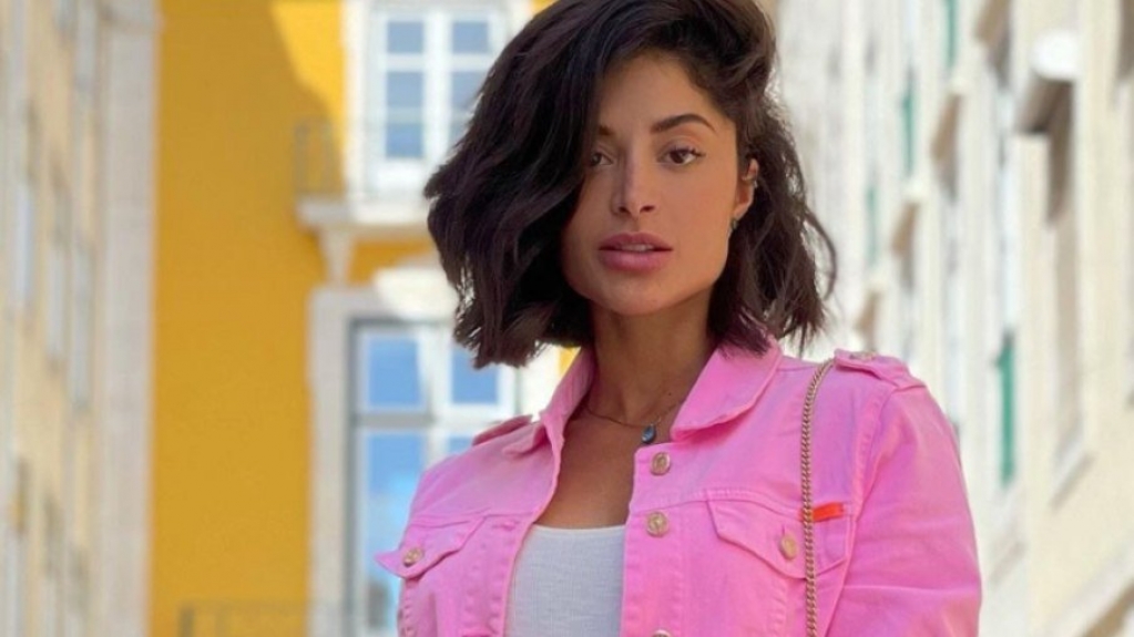 Aline Campos remove tatuagens indesejáveis: 'Pensem antes de fazer tatuagem' Aline Campos remove tatuagens indesejáveis: 'Pensem antes de fazer tatuagem'