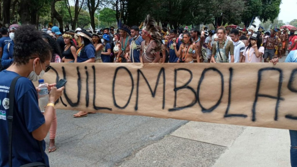 Reprodução: Alex Rodrigues/Agência Brasil – 26/04/2023 Estudantes quilombolas e indígenas protestam por acesso à universidade pública Reprodução: Alex Rodrigues/Agência Brasil – 26/04/2023 Estudantes quilombolas e indígenas protestam por acesso à universidade pública
