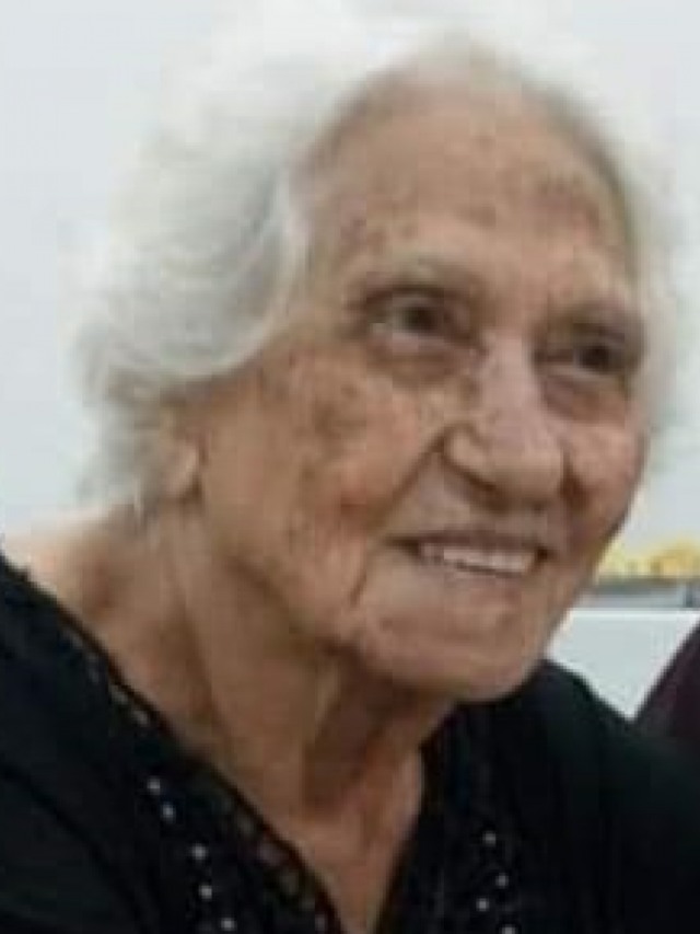 Familiares e amigos fazem despedida a Maria Laurezano Clemente, 96 anos