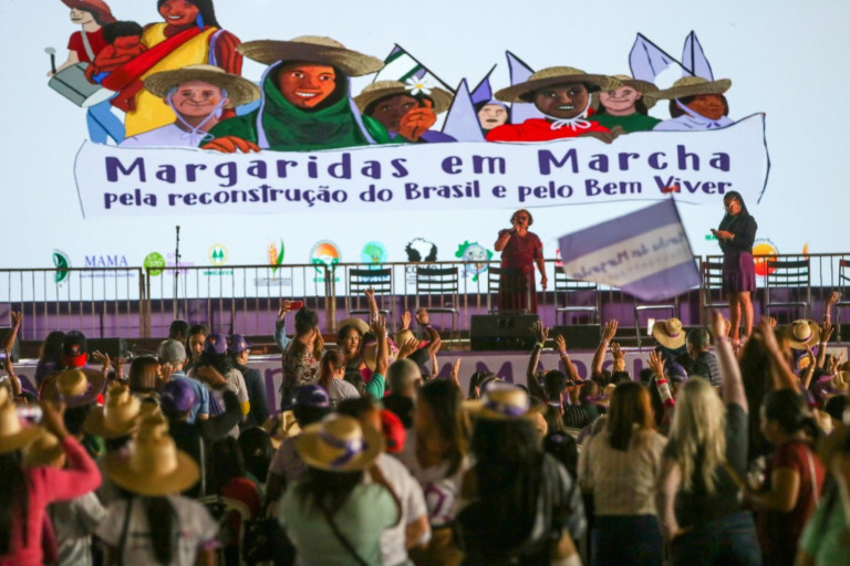 Participantes da Marcha das Margaridas se reúnem no Parque da Cidade, onde montaram acampamento – Foto: Fabio Rodrigues-Pozzebom/ Agência Brasil
