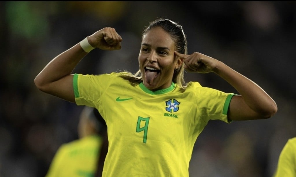 Gabi Nunes marcou o quarto gol do Brasil no jogo com a