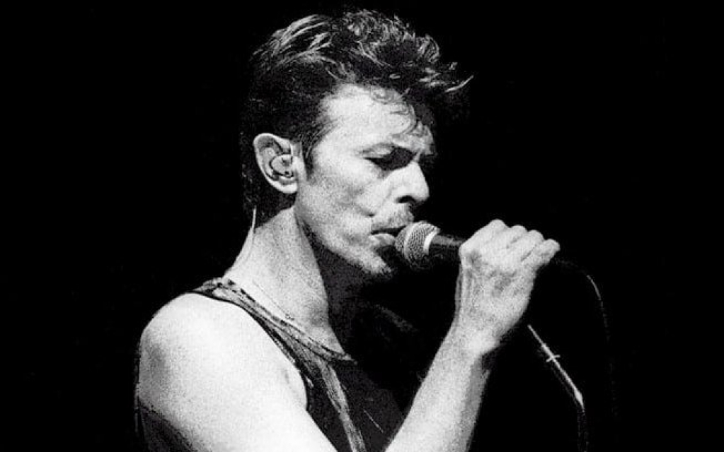 David Bowie: ouça as novas versões de "Shadow Man" David Bowie: ouça as novas versões de "Shadow Man"
