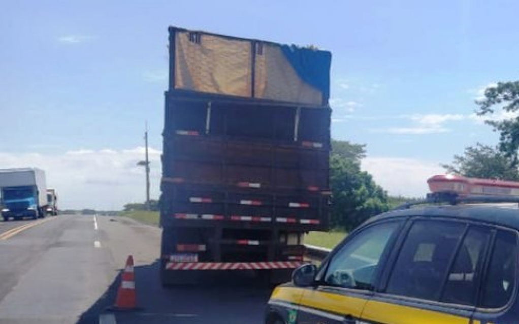 Caminhão furtado em Paraguaçu é abandonado na estrada em Guaimbê