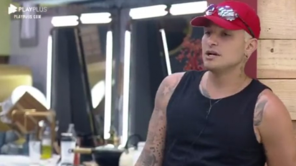 'A Fazenda 13': Dayane Mello e MC Gui fazem barraco por 'treta do dedo' 'A Fazenda 13': Dayane Mello e MC Gui fazem barraco por 'treta do dedo'